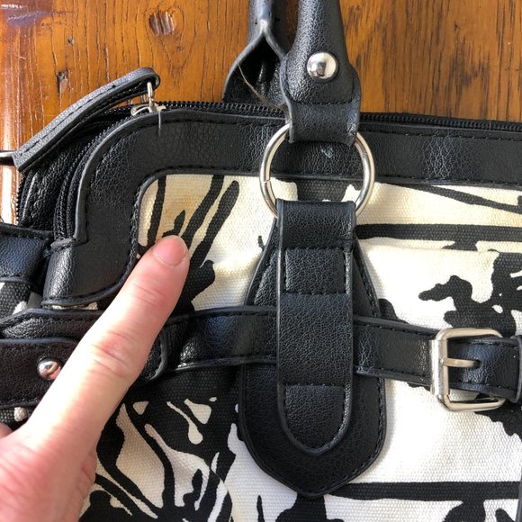 Kelly & Katie Black and White Floral Handbag - Picture 7 of 9